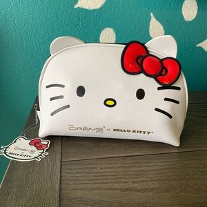 ✨The Crème Shop x Hello Kitty makeup bag✨